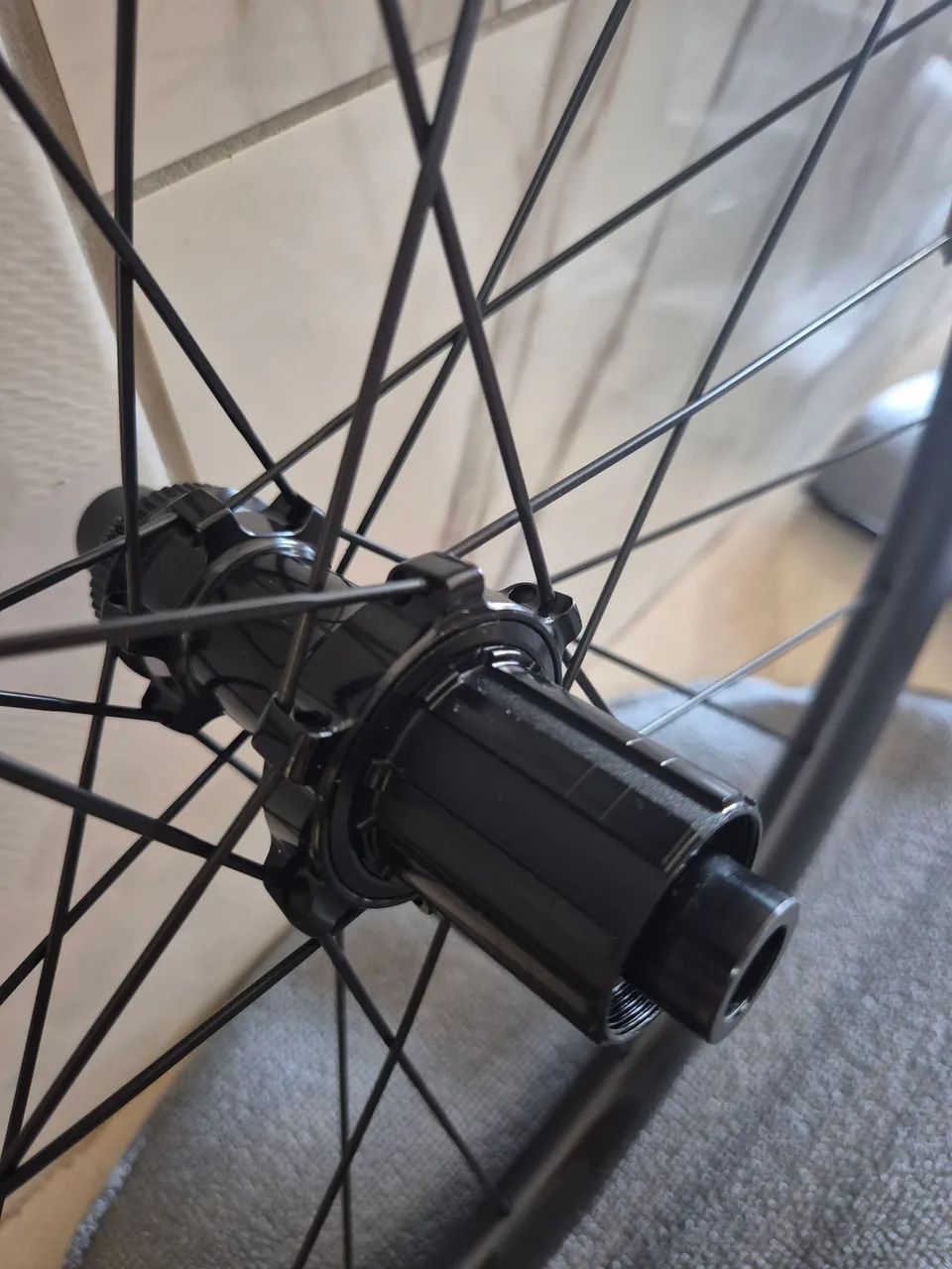 Rodas de Carbono Elite Wheels 50mm HG 12v - Foto 3