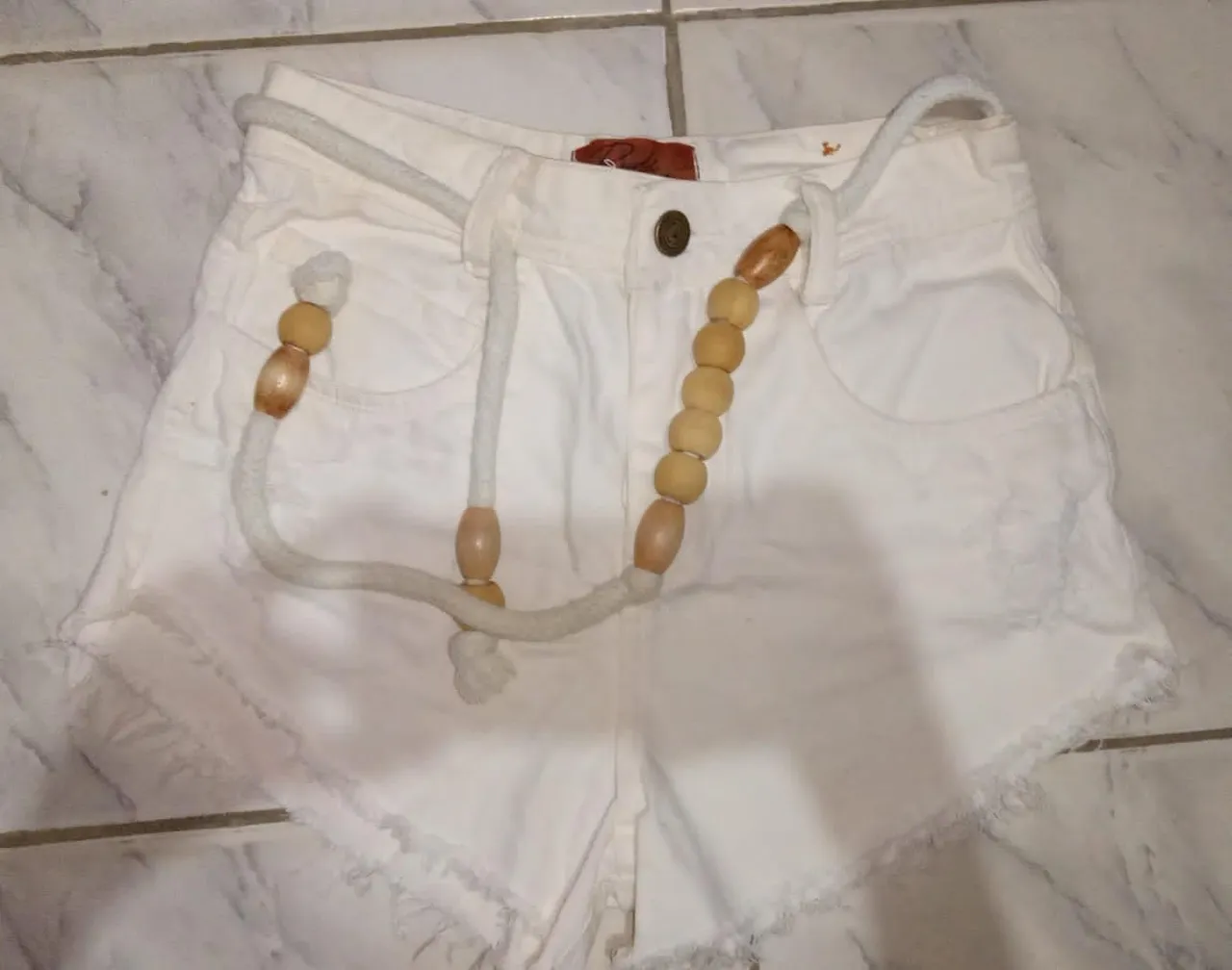 Short Jeans Branco com cinto