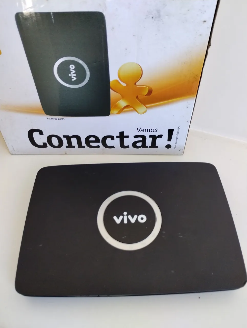 Roteador Vivo Huawei B681 - com fonte e antena