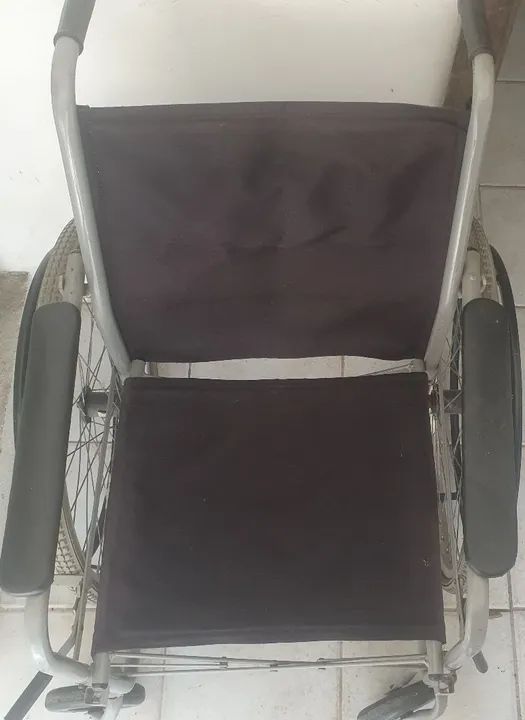Cadeira de rodas para banho . - Foto 3