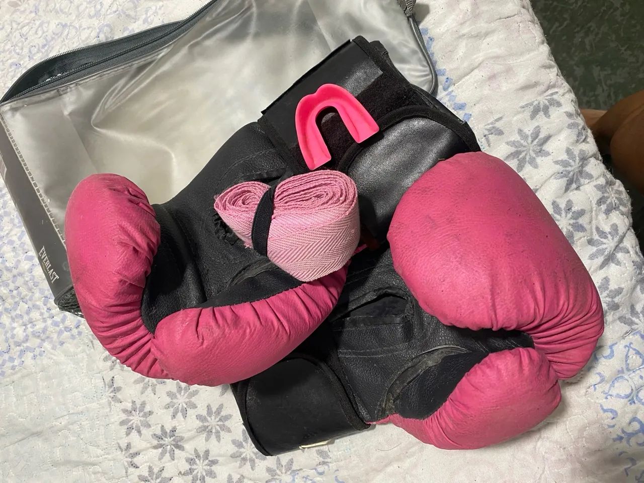 Luvas de Boxe Muay Thai Rosa Everlast TAM 12 Oz