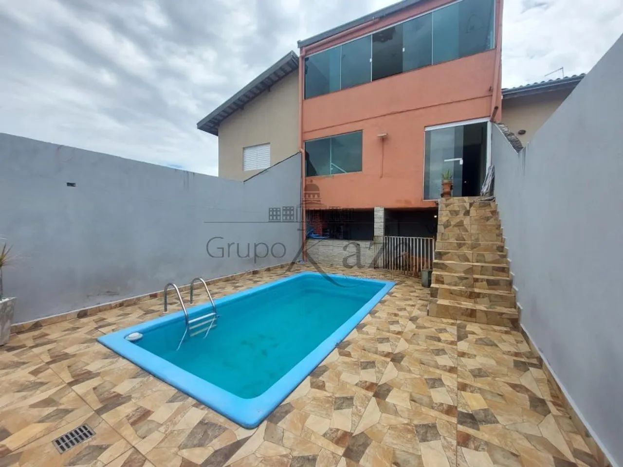 Casa Venda 3 Dormitórios com Piscina e Ponto Comercial 186m² - Foto 2