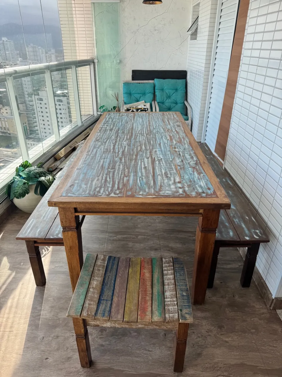 Mesa de Madeira Maciça com Bancos para 10 pessoas