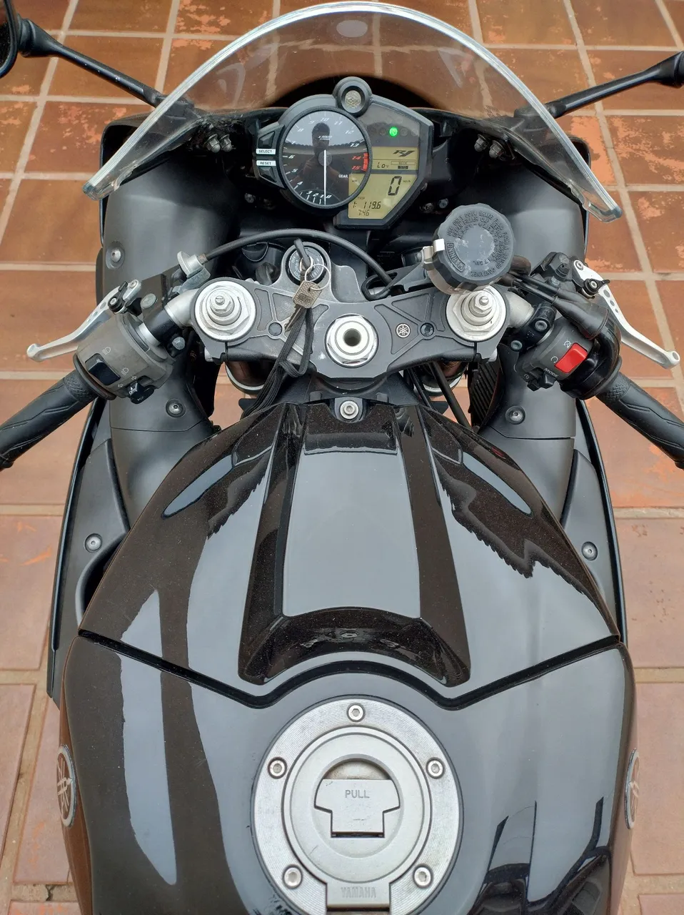 Motos YAMAHA FZR no Brasil