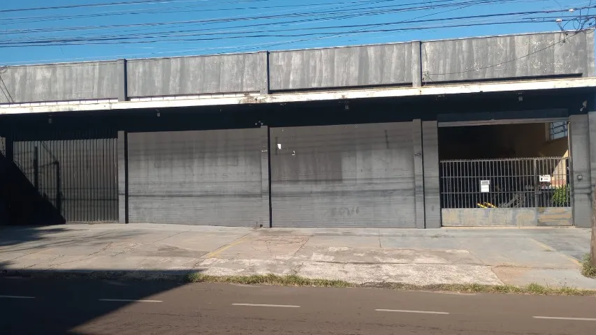 Galpão contendo 2 salões comerciais