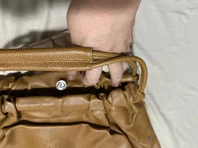 Bolsa de Mão Bege em Couro  - Foto 2