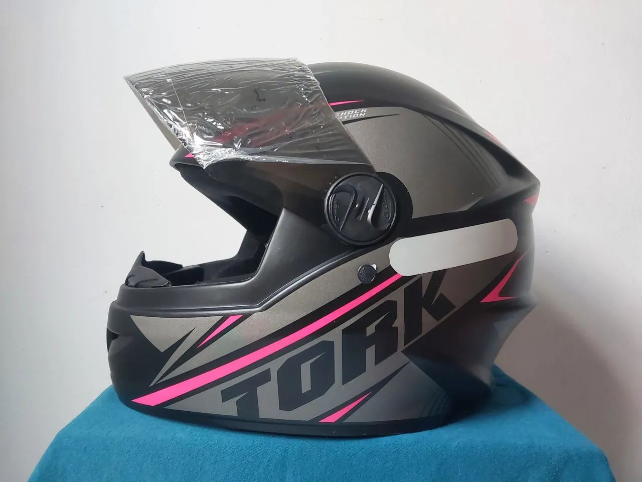 Capacete r8 Novo, Tamanhos disponíveis 56 e 60 - Foto 3