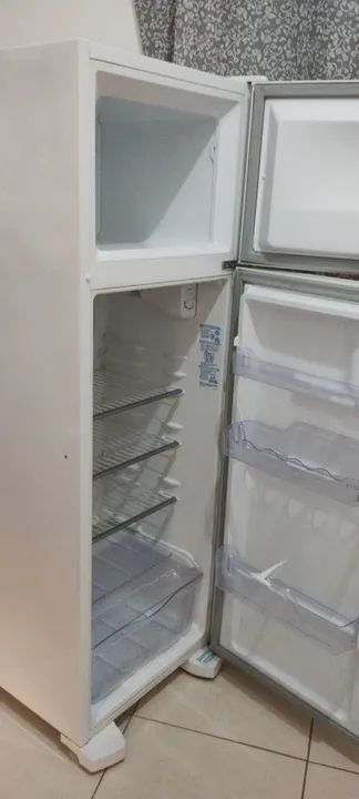 Vendo geladeira Eletrolux  - Foto 2