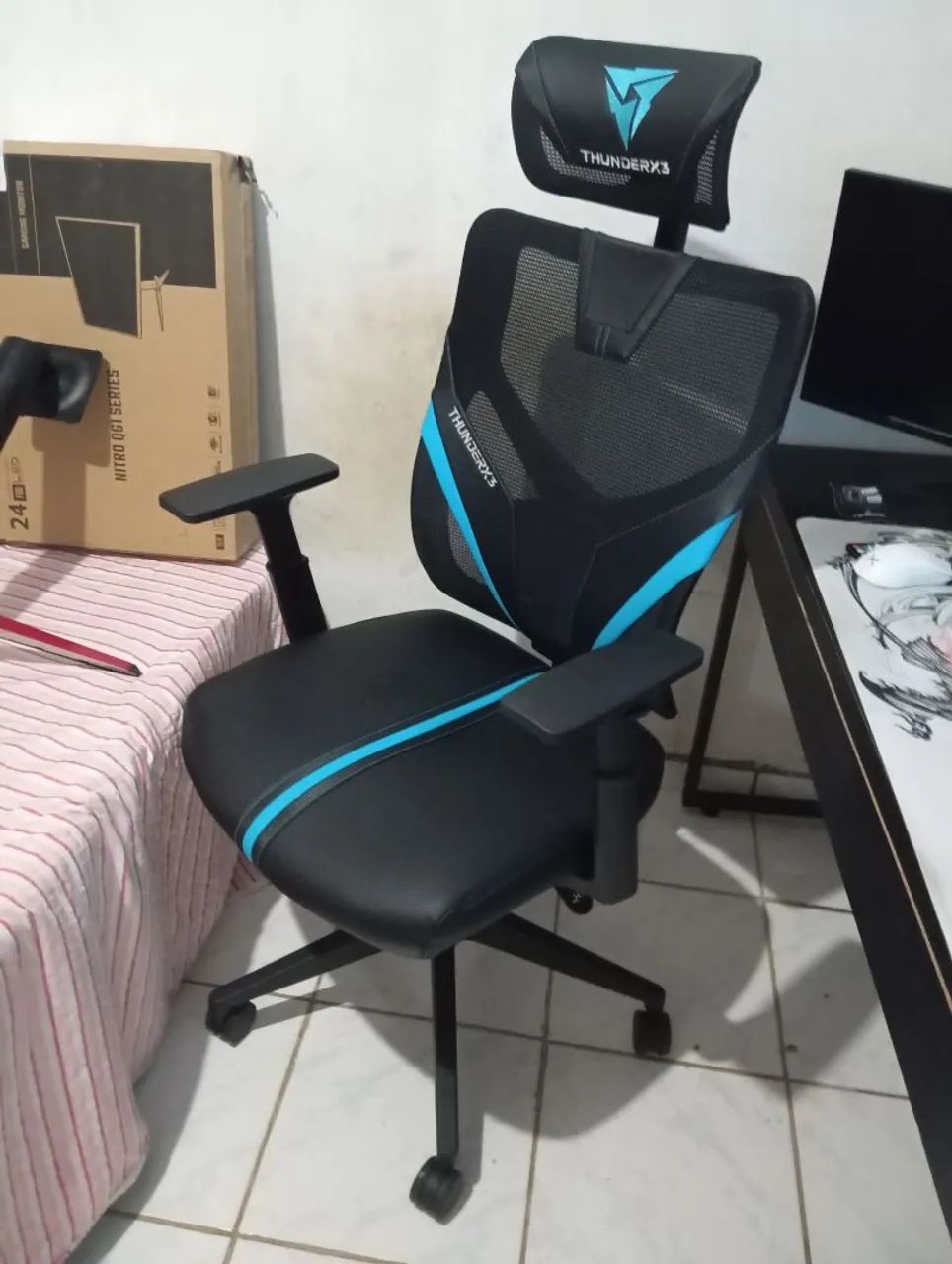 Cadeira ThunderX3 3 semanas de uso  - Foto 4