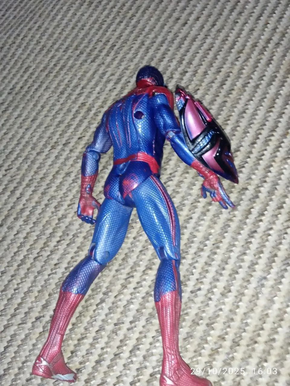 Boneco Homem Aranha 2015 com sons e luzes. - Foto 6