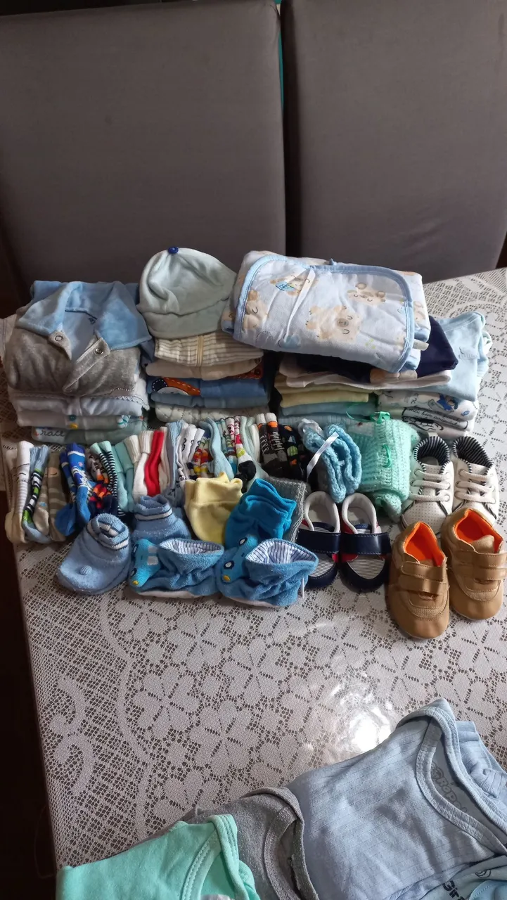 Vendo lote itens bebe menino RN(58 peças)