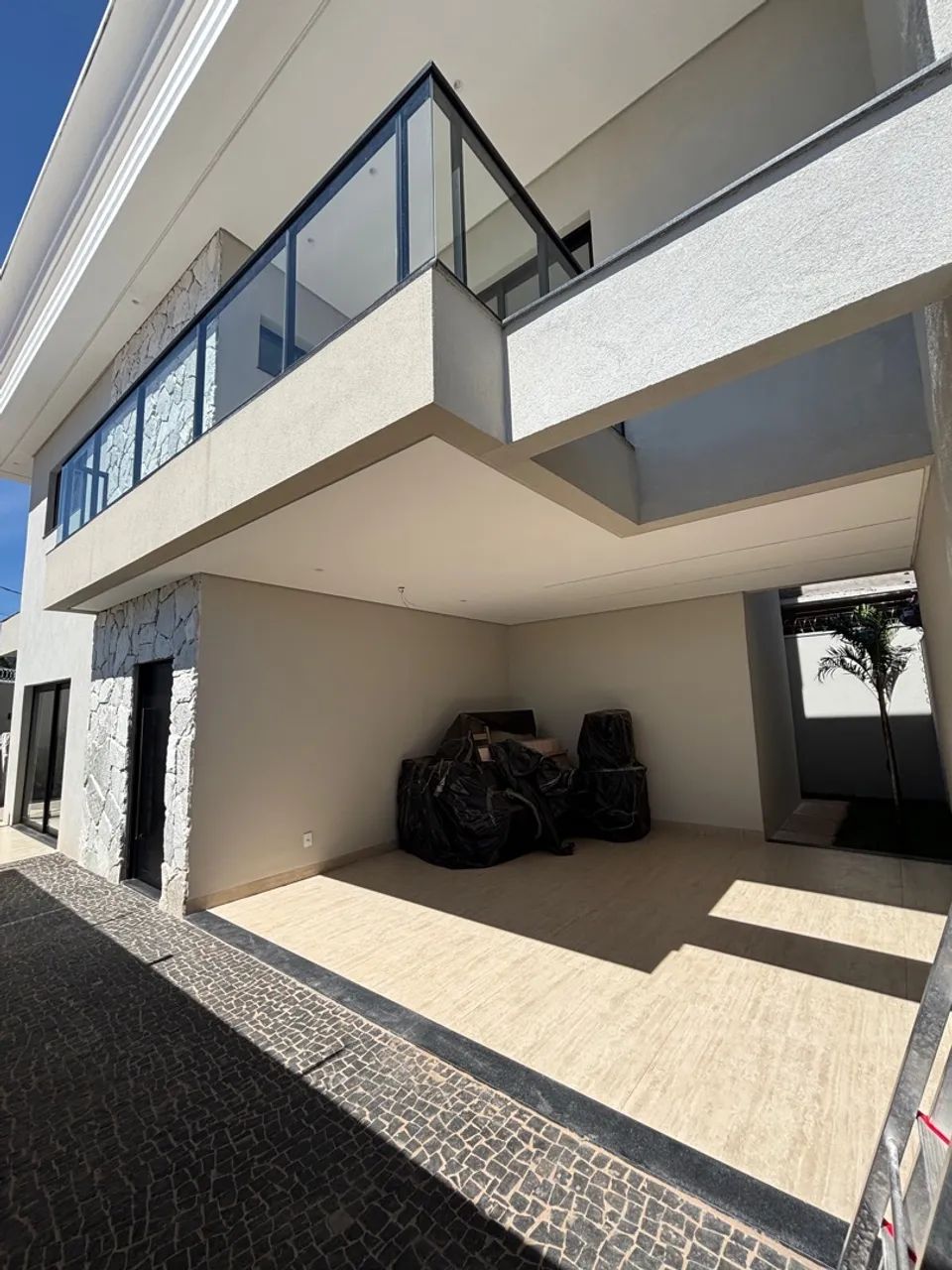 Vendo sobrado novo na 505 sul 
