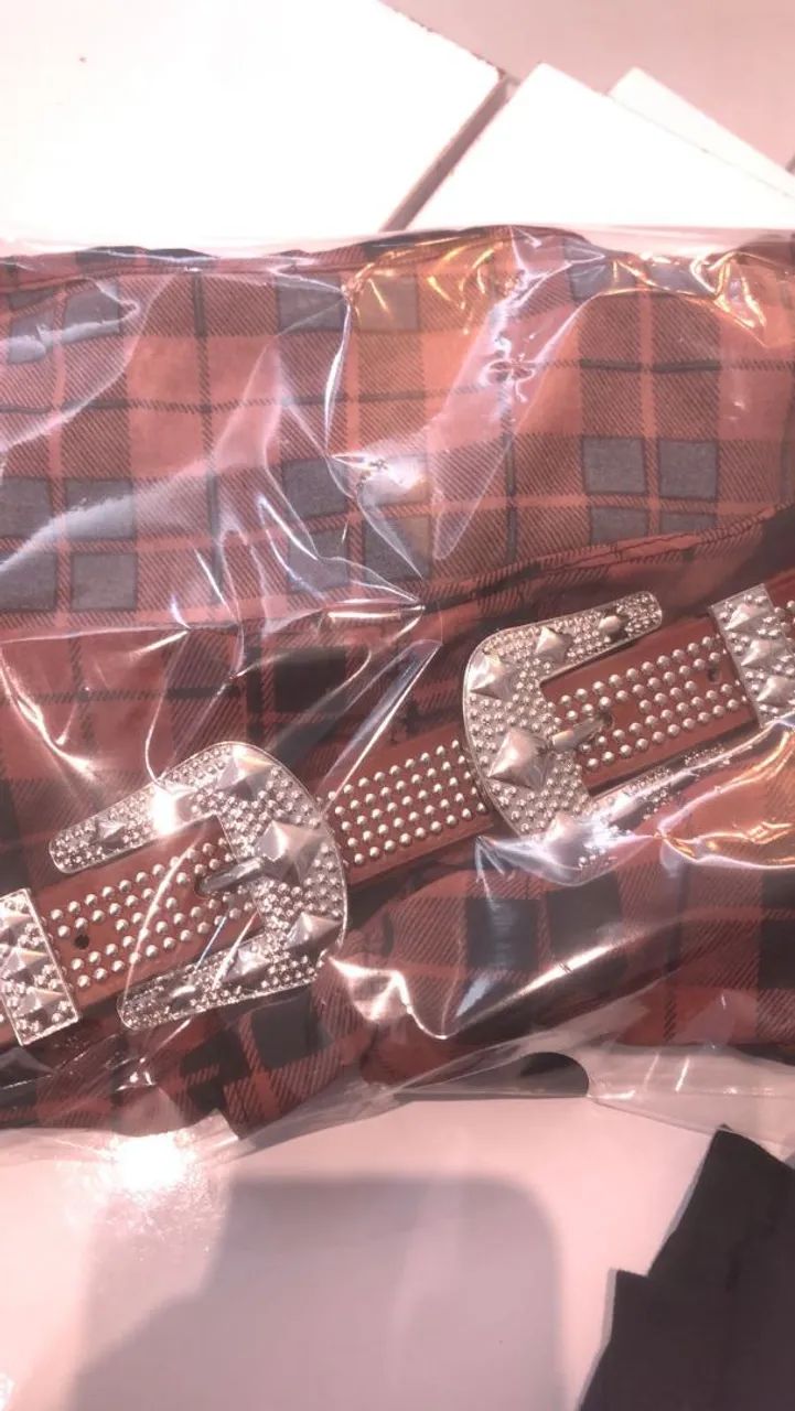 cropped xadrez e cinto - Foto 3