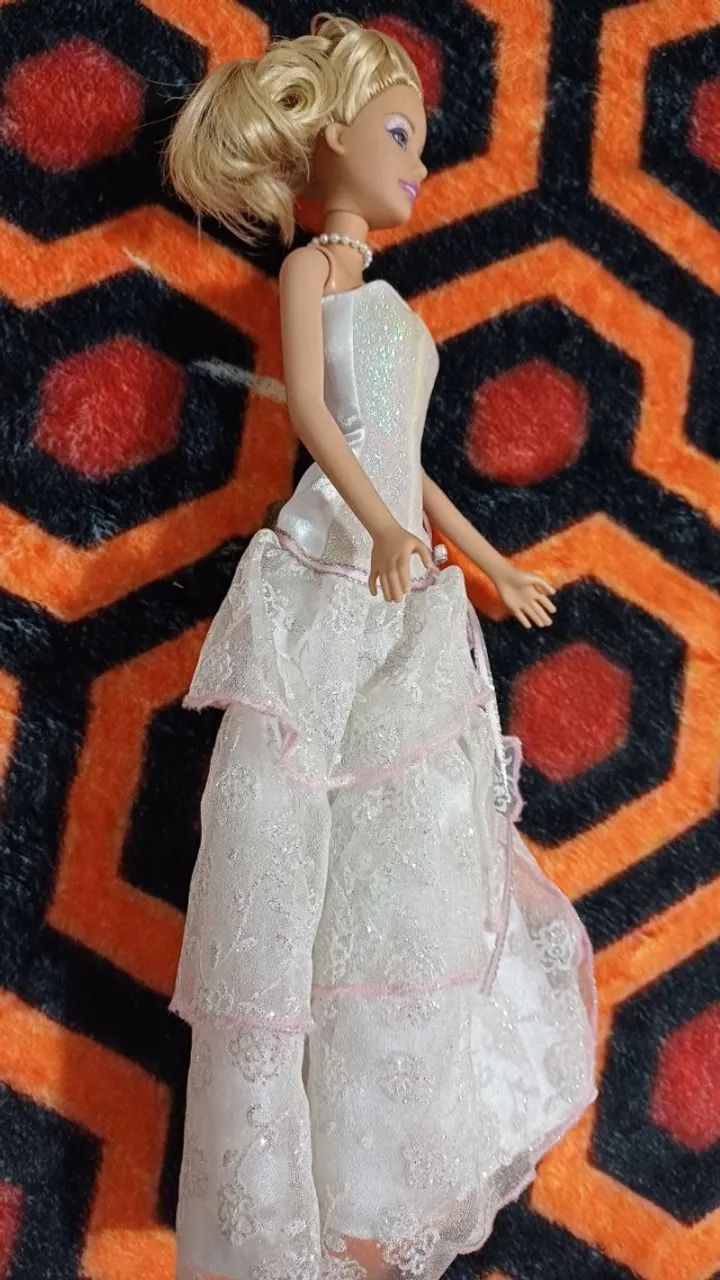 Barbie Noiva com colar e sapatinho - mattel 2005 - Foto 3