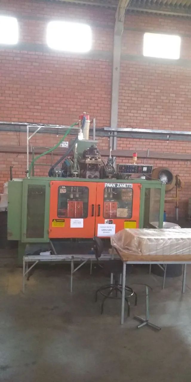 Máquina de Sopro de Plástico Pavan Zanetti