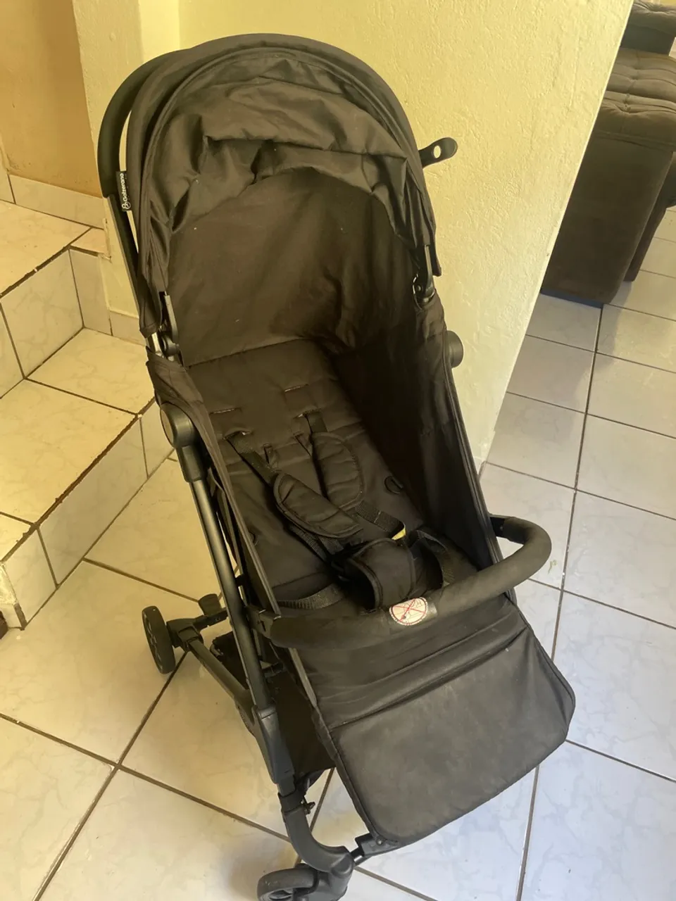 Carrinho de Bebê Compacto e Prático