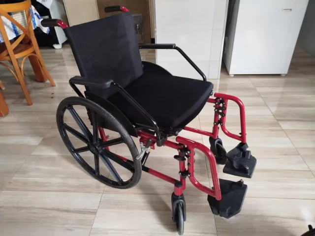 Cadeira de rodas semi nova