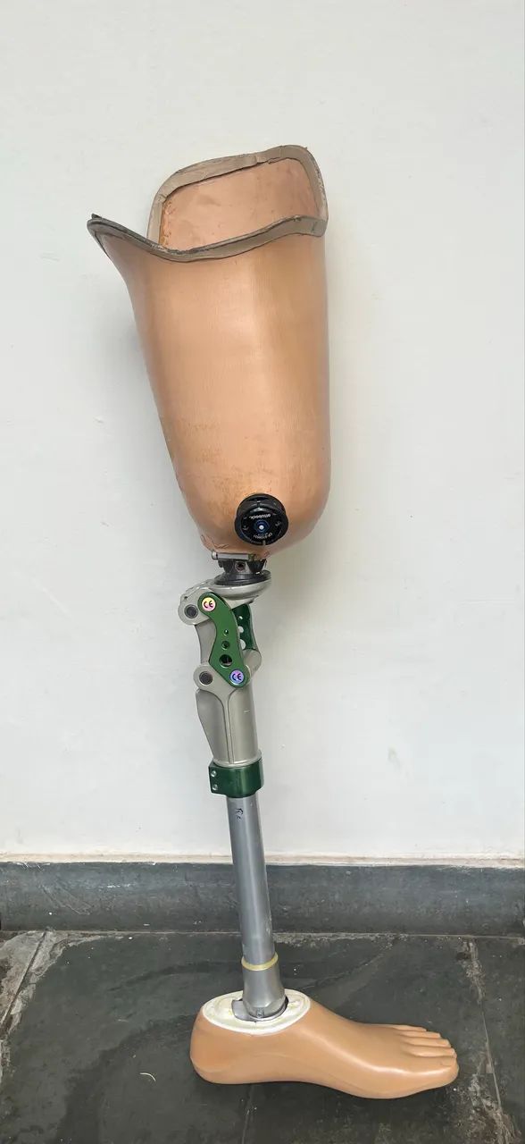 Prótese transfemural perna esquerda - Foto 3