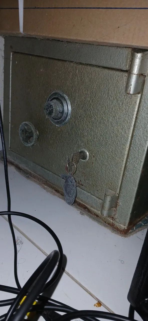 Cofre concretado de aço 30 cm