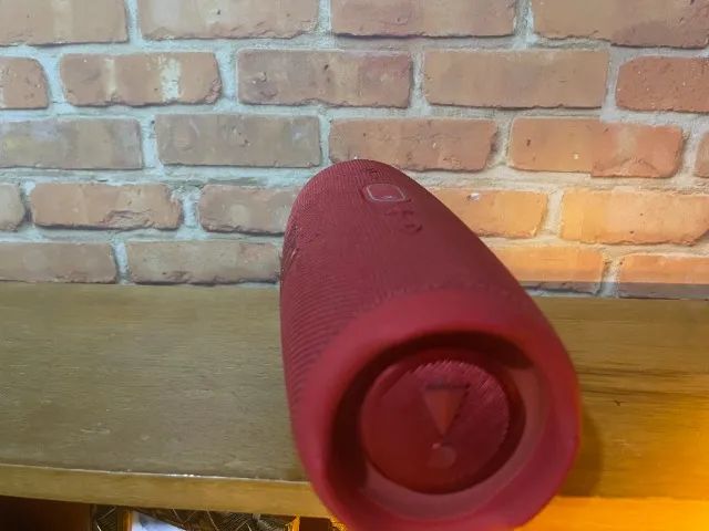 JBL Charge 5 vermelha usada, original e funcionando perfeitamente - Foto 3
