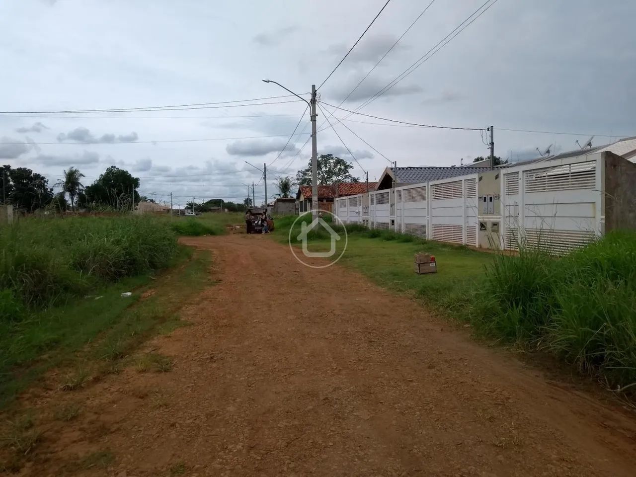 TERRENO MURADO EM U COM ASFALTO - Foto 2