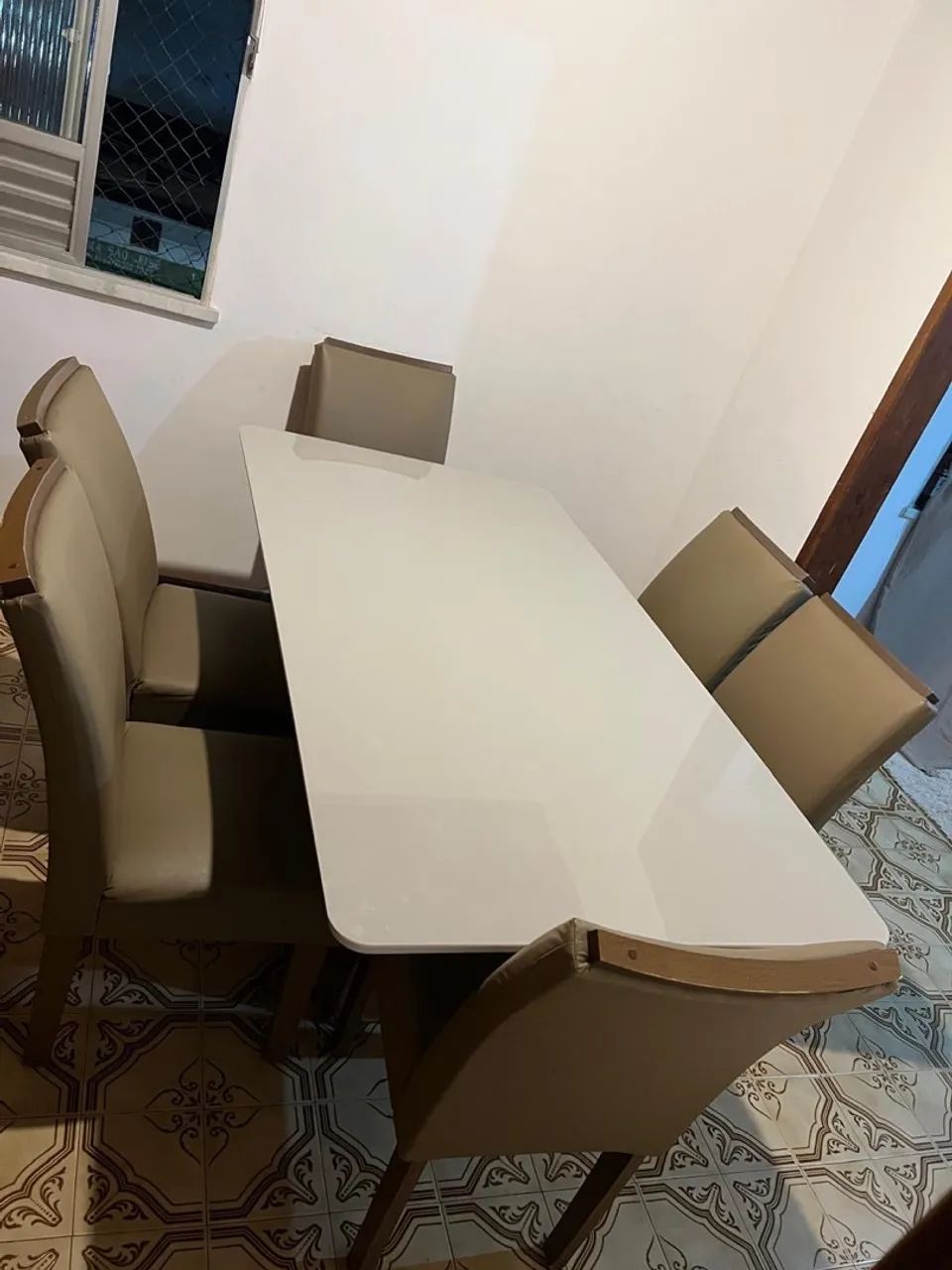 ? MESA DE JANTAR COM TAMPO DE VIDRO + 6 CADEIRAS - Foto 4