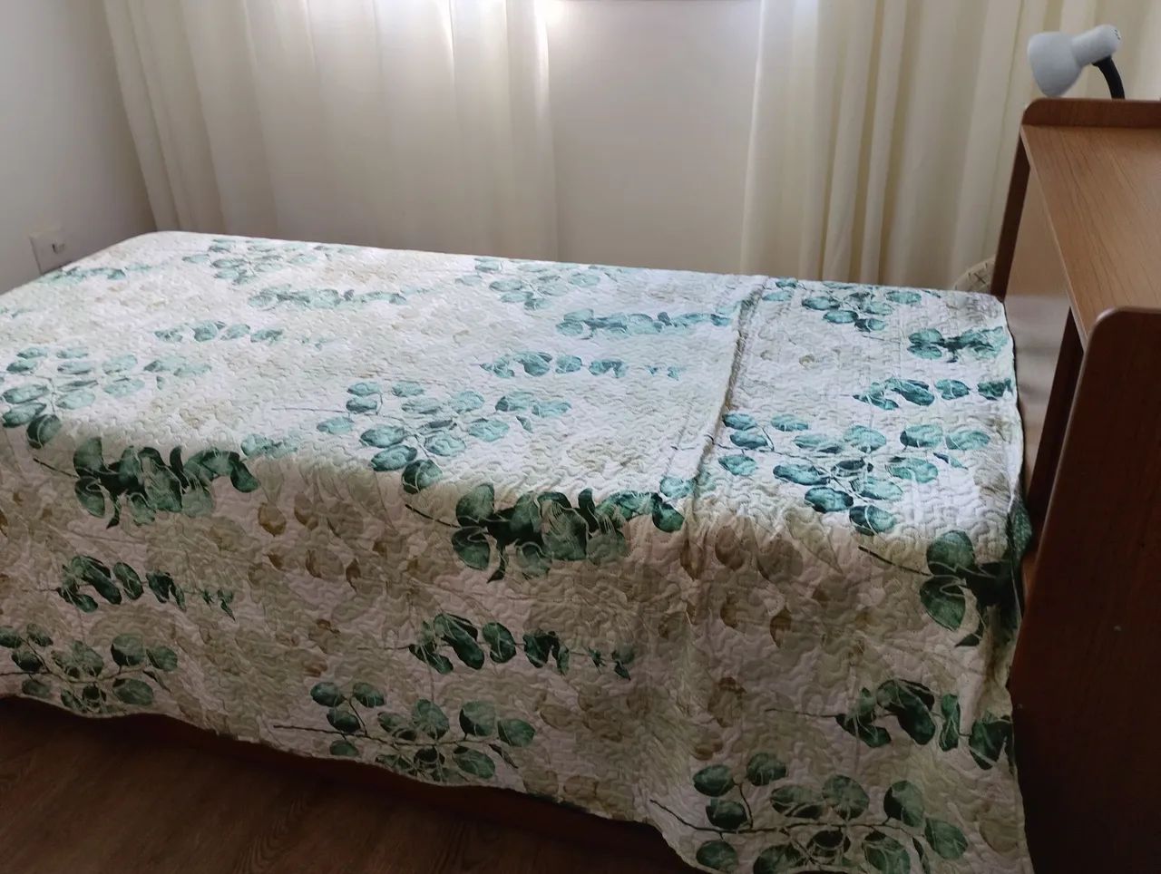 Cama de casal dois em um 