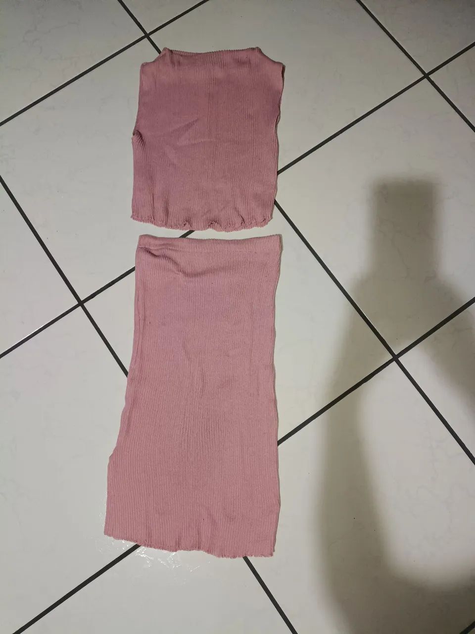 Vendo conjunto saia e blusa