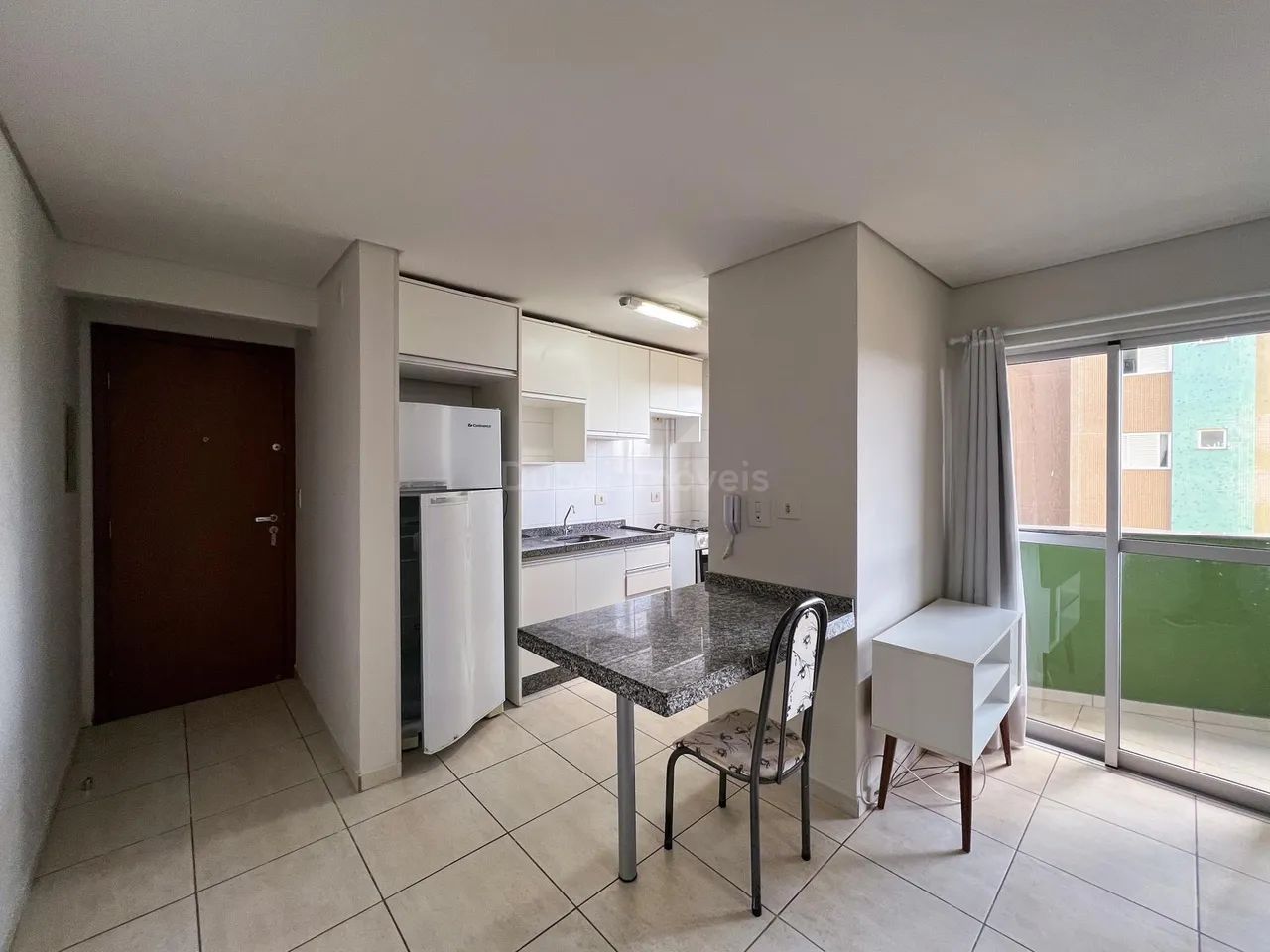 Apartamento para locação com 1 dormitório próximo a Unicesumar - Zona 08