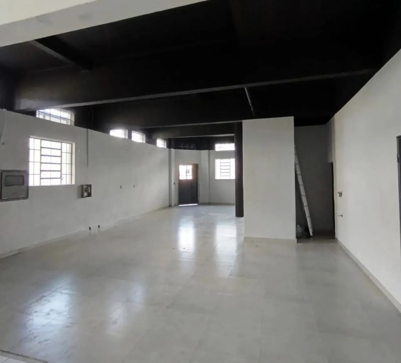 MÁFFER IMÓVEIS ALUGA  LOJA COMERCIAL DE ESQUINA  Av. Brasil | Bairro São João  Porto Alegr - Foto 3