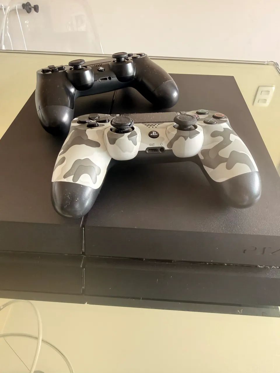 PlayStation 4 com 2 controles + 4 jogos  - Foto 5