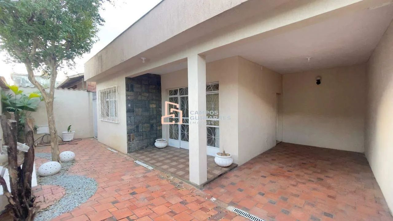 EXCELENTE CASA DE 3 QUARTOS, DE FÁCIL ACESSO AO CENTRO COMERCIAL - Foto 2