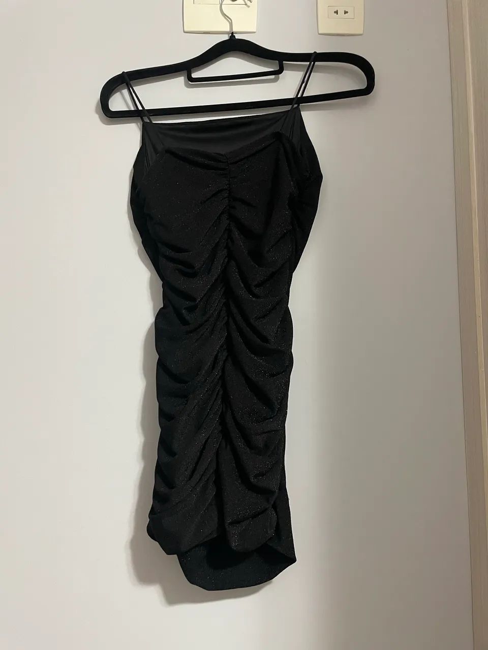 Vestido  preto com brilho - Foto 3