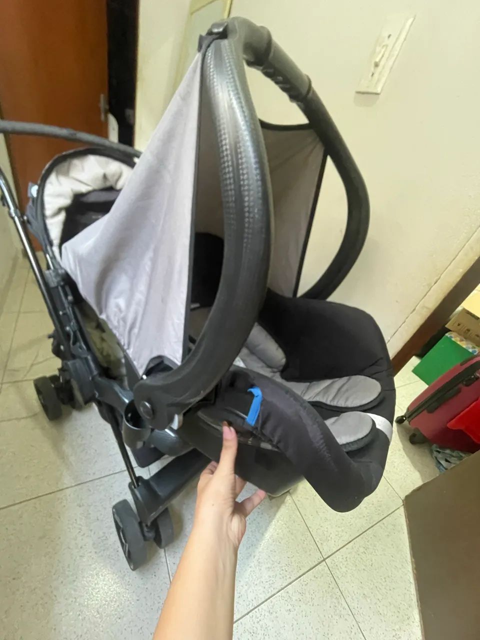 Vende-se conjunto de carrinho de bebê com bebê conforto Tutti Baby bem conservados. - Foto 6