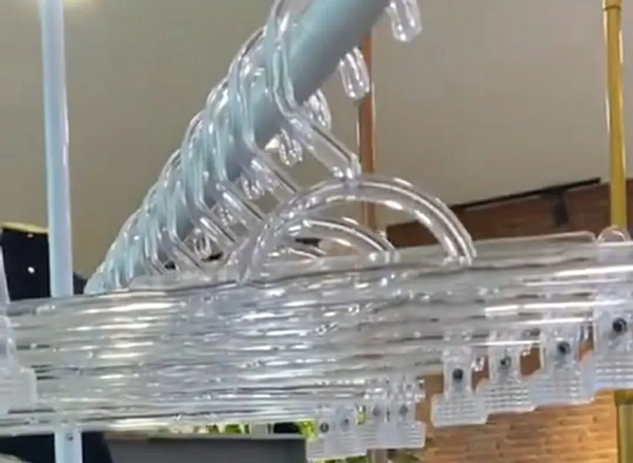 20 cabides com presilhas acrílico  - Foto 3