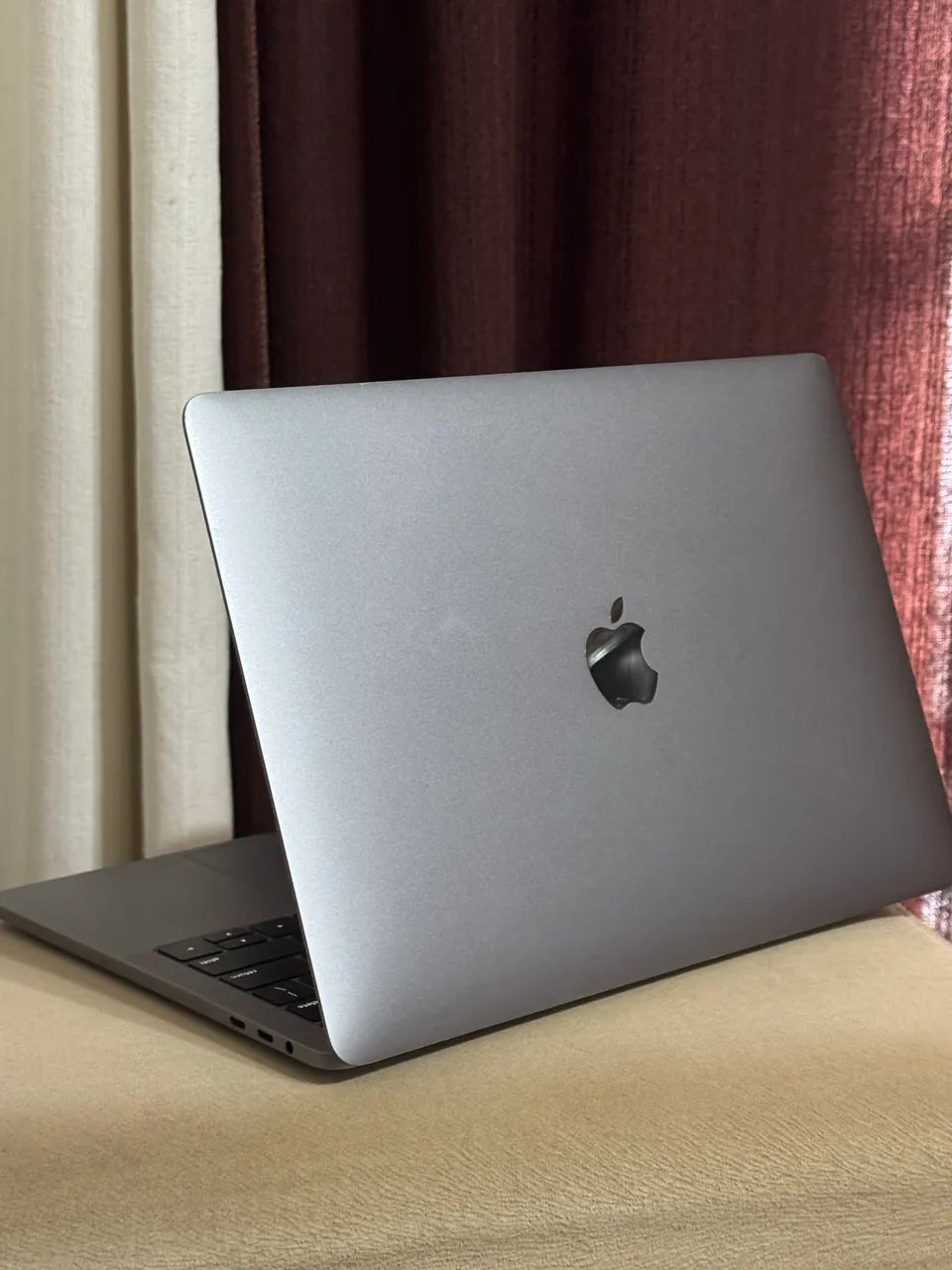 Macbook pro i5 C/Touch Bar