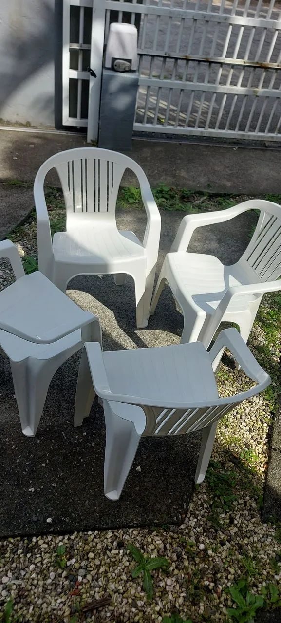 4 poltronas de plástico semi novas no campeche - Foto 2