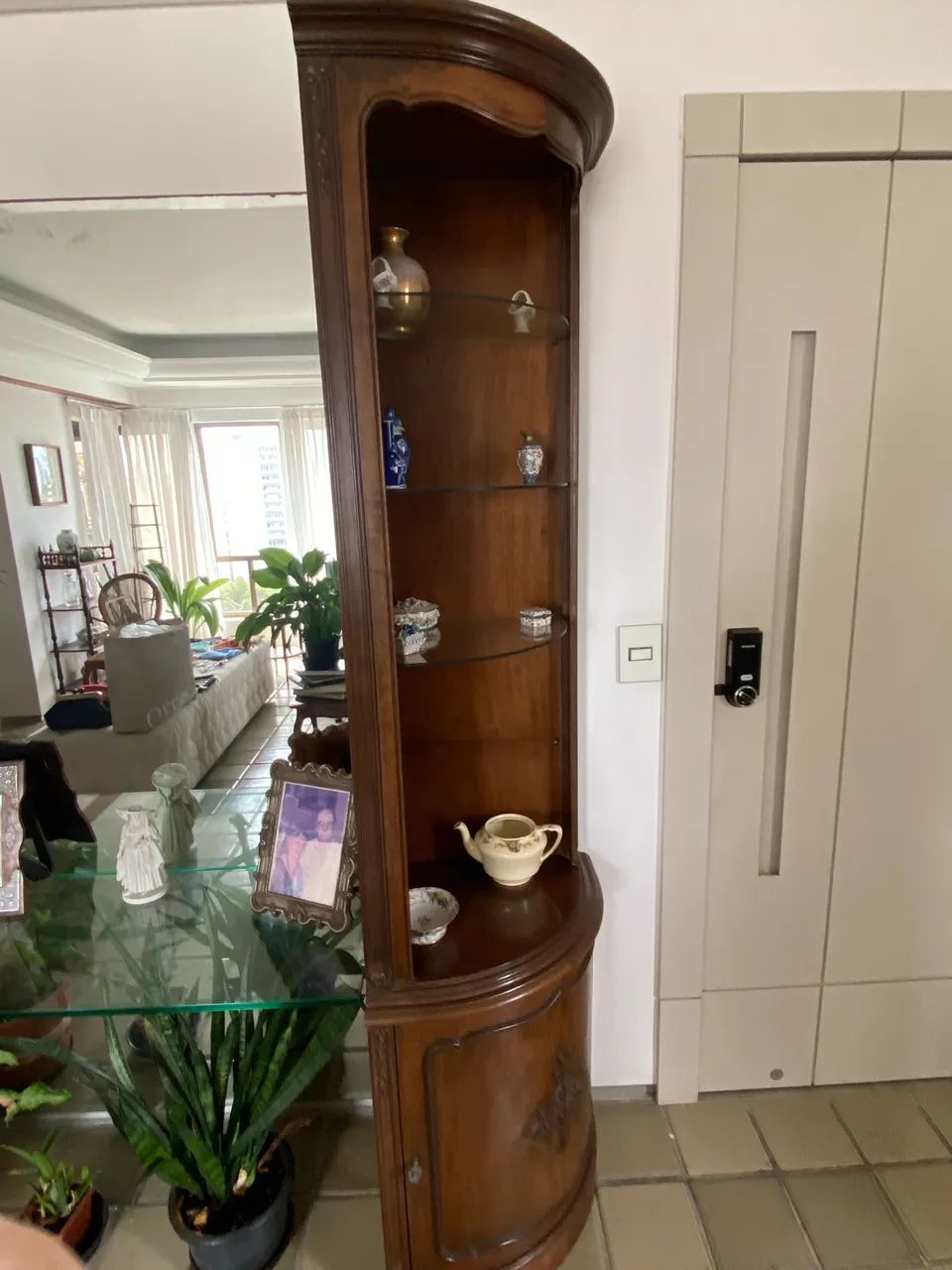 Par de vitrines coluna para canto 