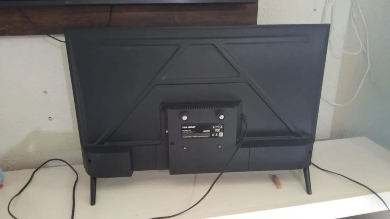 Tv TCL 32 polegadas, seminova, valor a negociar 