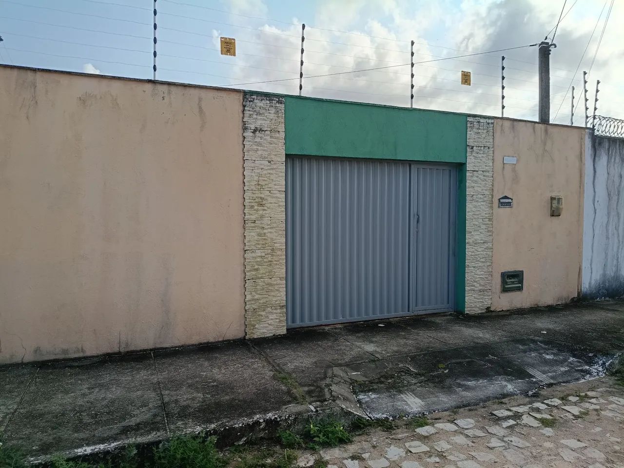 Linda casa de repasse em Extremoz.