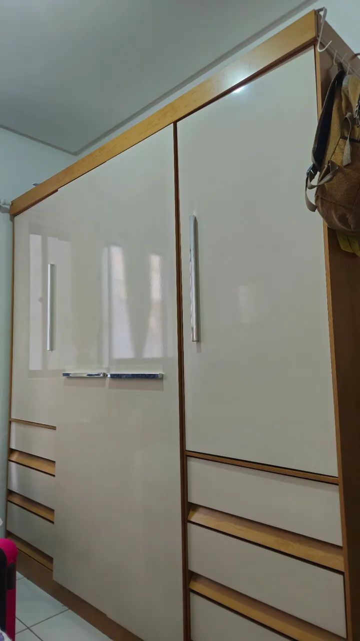 Guarda-roupa casal