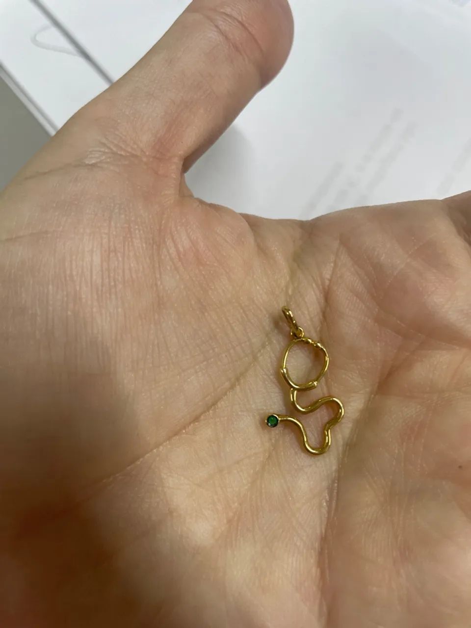 Pingente Estetoscópio Ouro 18K com Esmeralda  - Foto 3