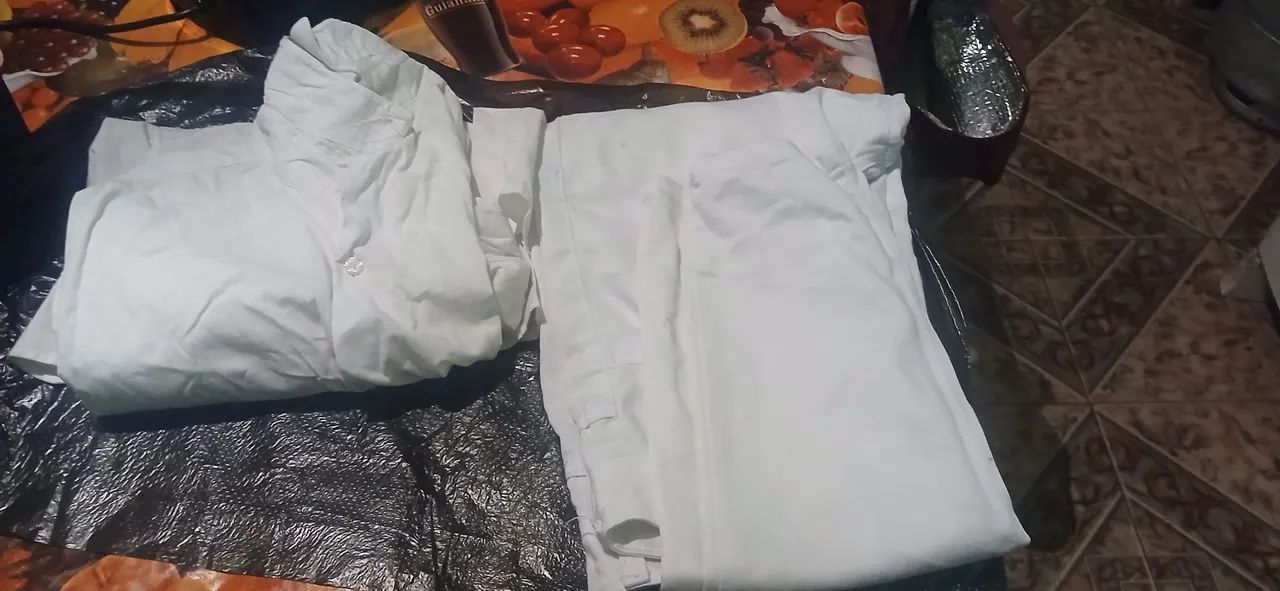 Conjunto blusa e calça branca em otimo estado  - Foto 4