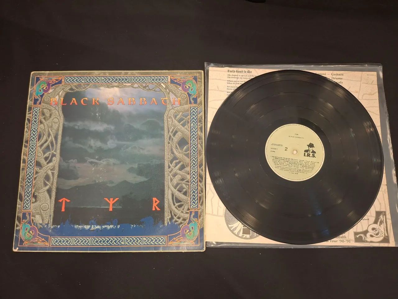 LP Black Sabbath Tyr com.encarte ótimo estado