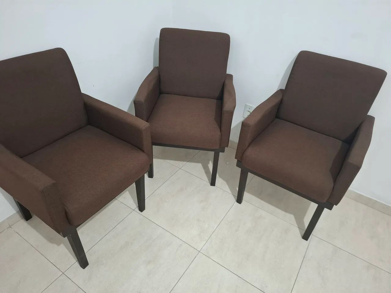 Poltronas Novas Recepção (Cor Marrom)