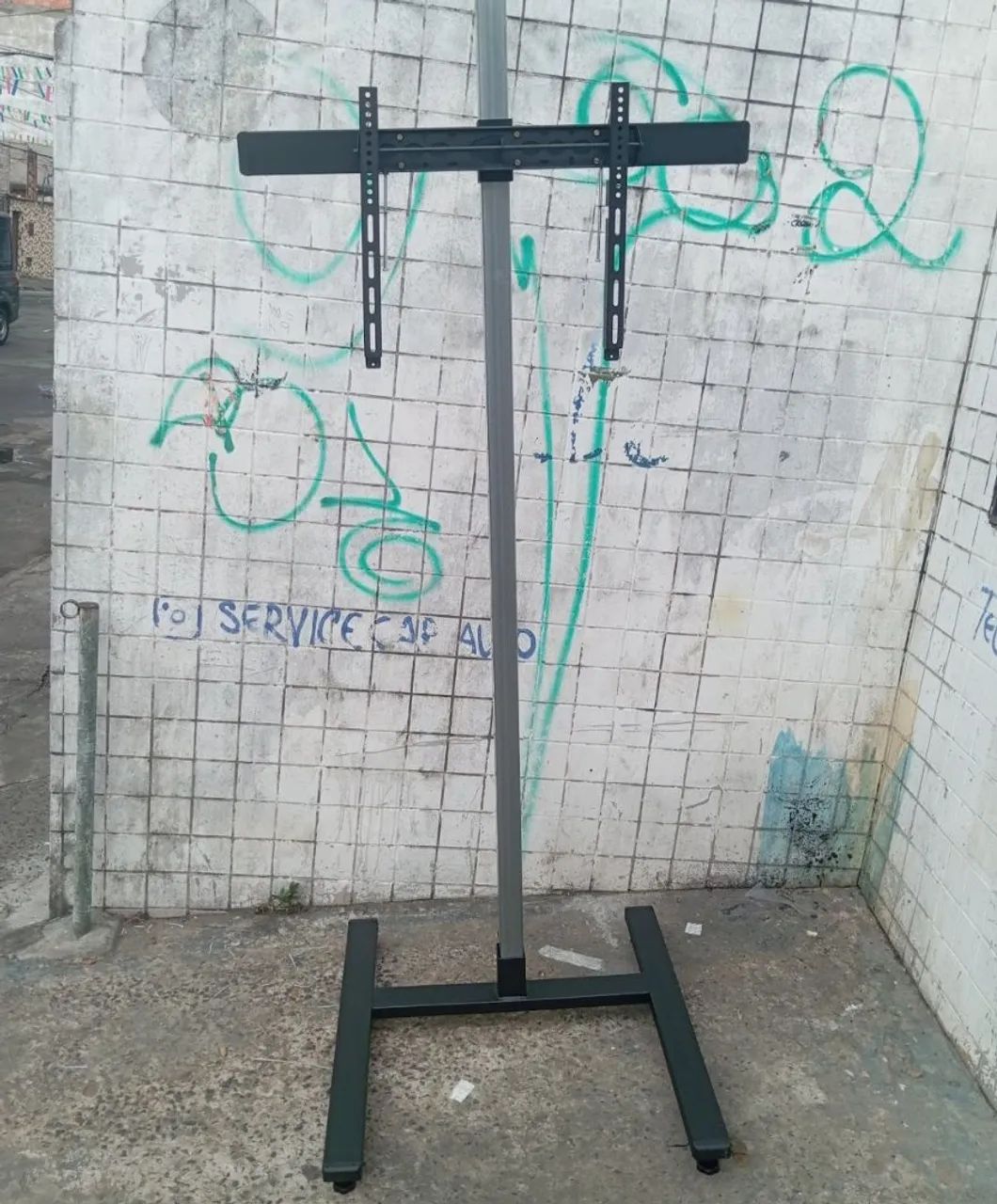 SUPORTE PARA TV MODELO PEDESTAL REGULÁVEL P/EVENTOS/BAR/POUSADA DE 32 A 75 POLEGADAS 