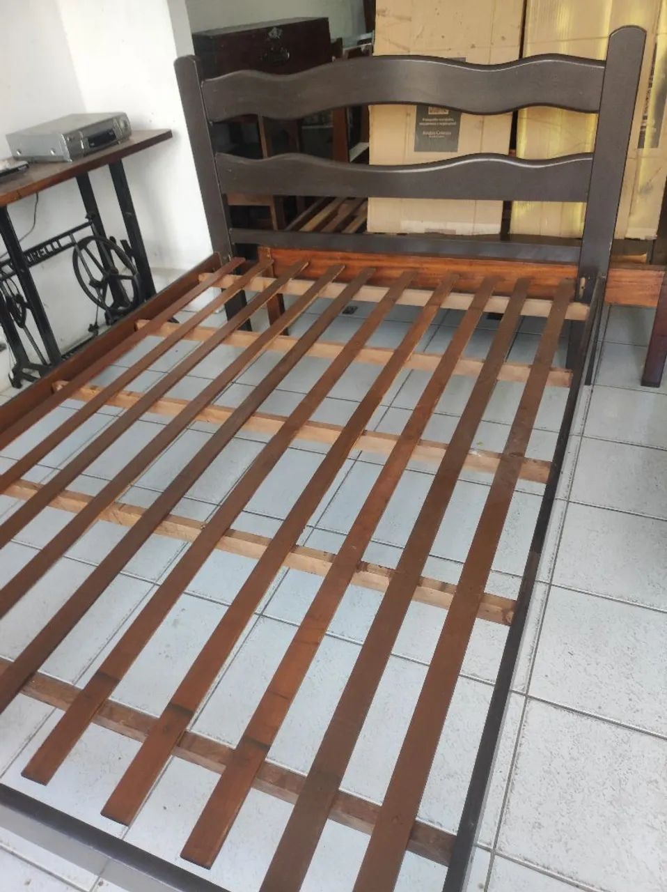 CAMA CASAL MADEIRA OU MADEIRA COM FERRO.