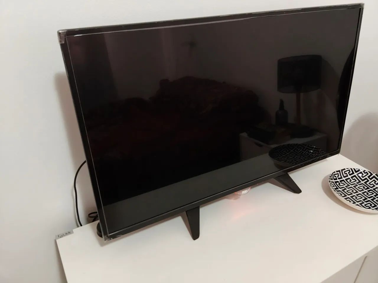 TV AOC Smart LED 32" com Suporte de Parede + Pés - Netflix e YouTube - Foto 5
