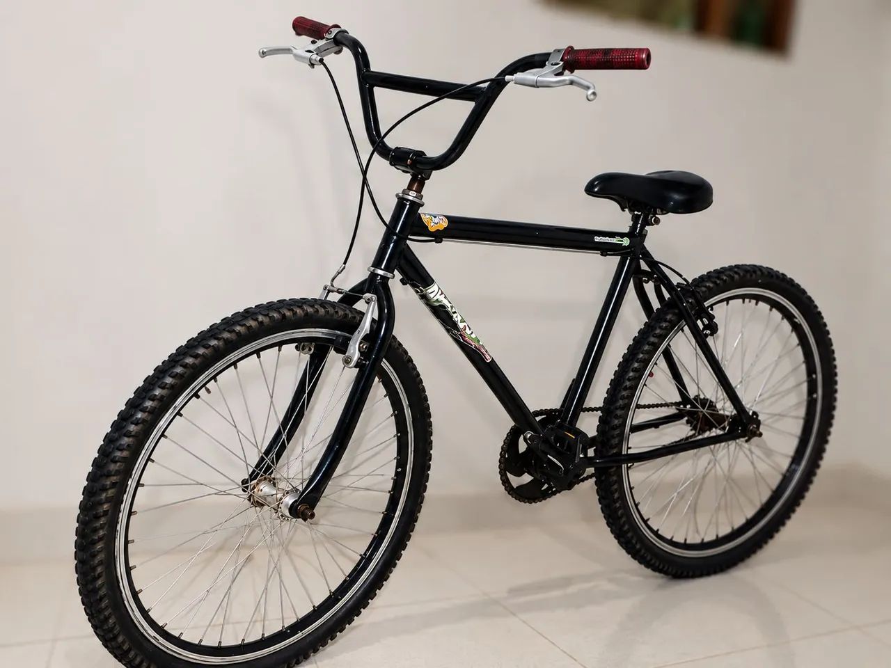 Bicicleta aro 26 preta, tem conversa no valor. - Foto 2