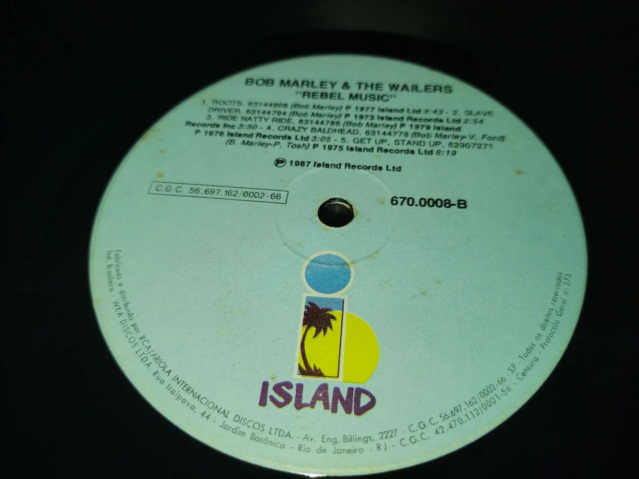 Bob Marley LP Vinil, capa ótimo estado, 1 faixa com buraco. - Foto 2